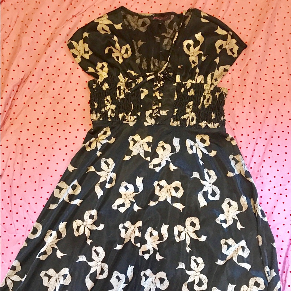 Betsey Johnson Ruched Bow tie dress, size 6